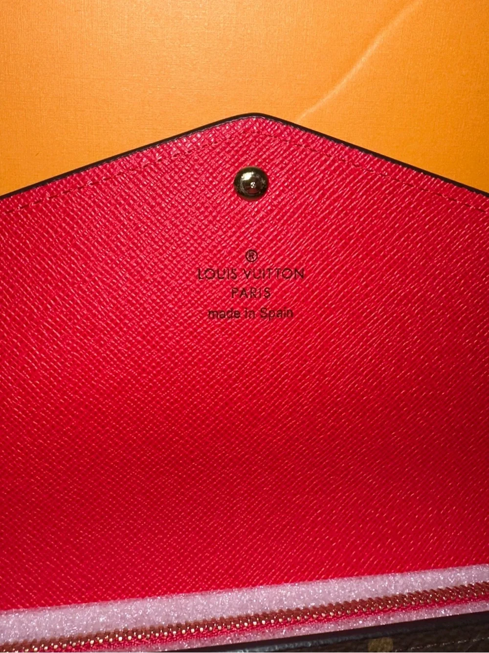 Louis Vuitton Sarah Wallet - Picture 14 of 15